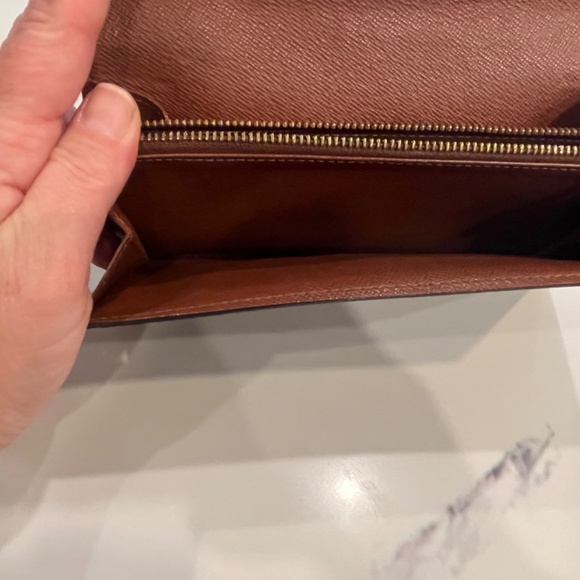 Authentic Louis Vuitton Long wallet with chain - Picture 7 of 9